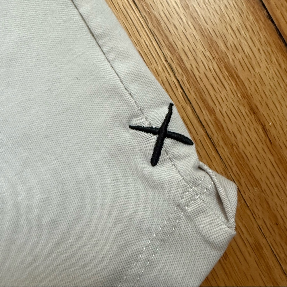 Cuts Clothing AO Curve-Hem Tee - Picture 4 of 4